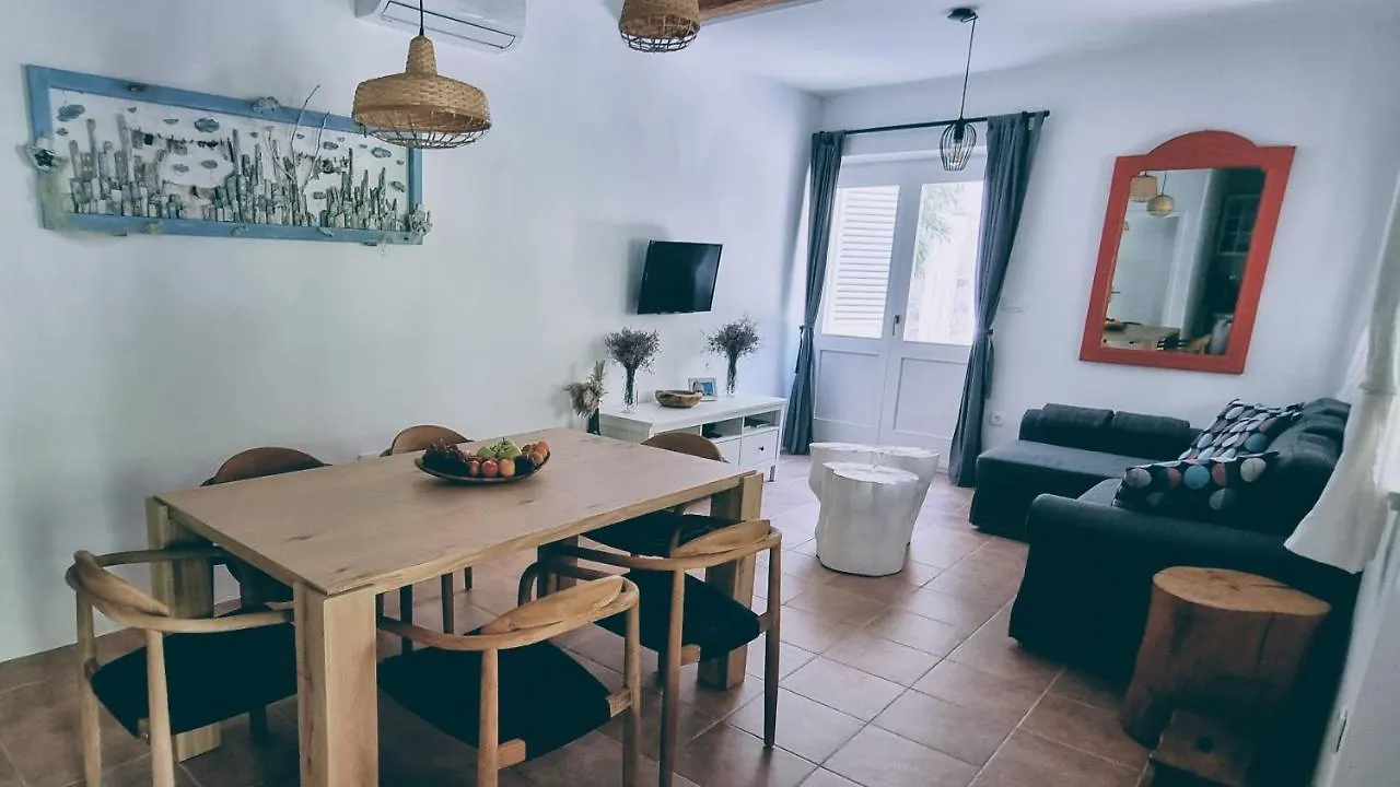 Rector'S Villa - Charming Retreat In Old Town With Jacuzzi In Private Courtyard Rab Town 0*,