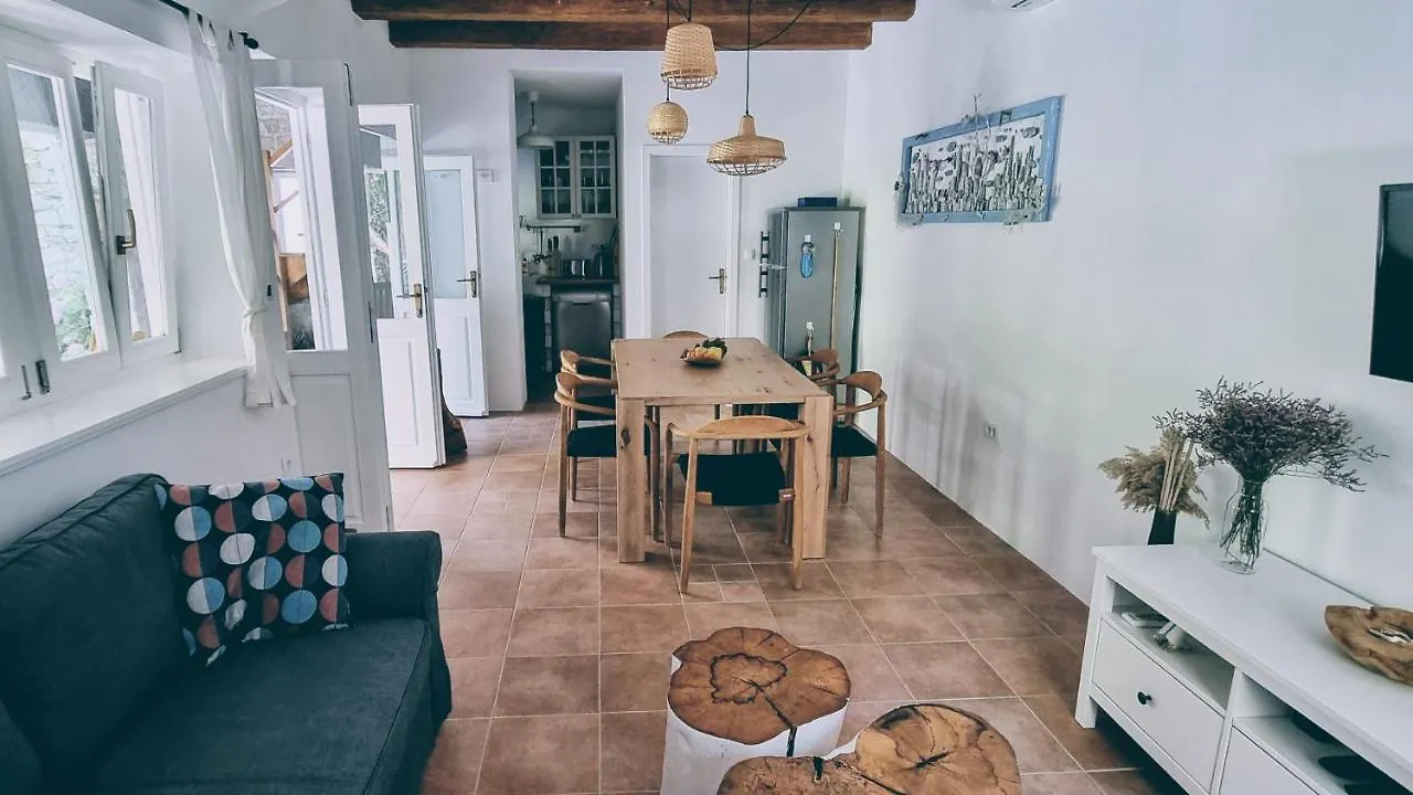 Rector'S Villa - Charming Retreat In Old Town With Jacuzzi In Private Courtyard Rab Town 0*,