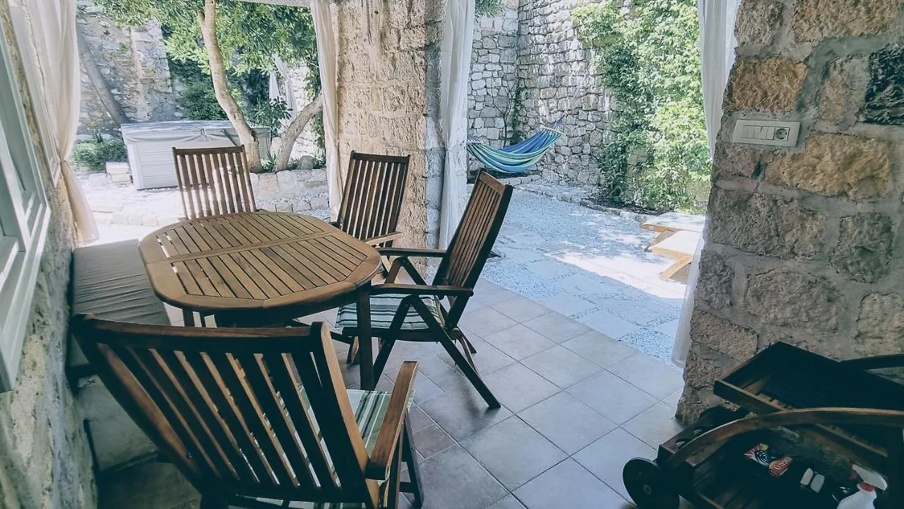 Rector'S Villa - Charming Retreat In Old Town With Jacuzzi In Private Courtyard Rab Town Croatia