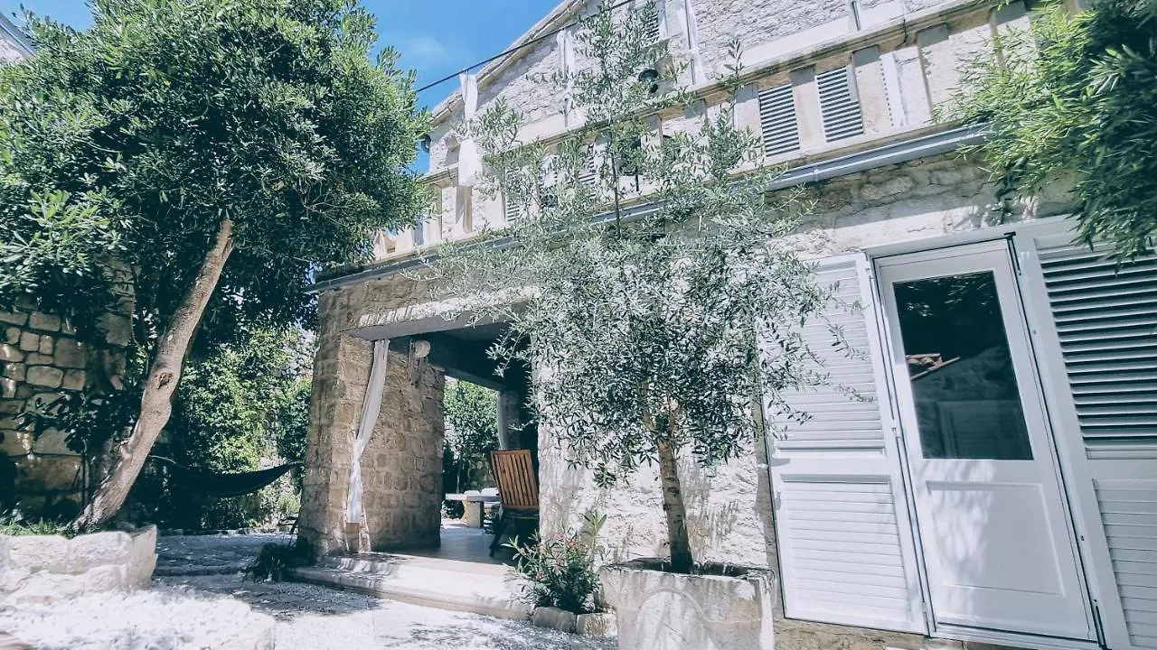 Rector'S Villa - Charming Retreat In Old Town With Jacuzzi In Private Courtyard Rab Town Holiday home